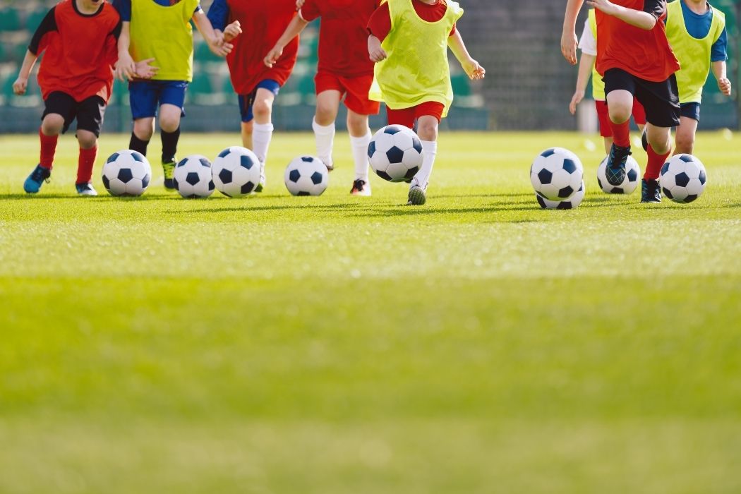 Strategie dla młodych sportowców: Jak sprawić, by Twoje dziecko stało się graczem zespołowym